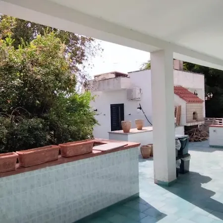 Vila Villa Con Giardino